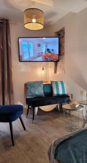 L'établissement LA PLAGE A 2 PAS, vous propose 4 appartements neufs, NETFLIX, lits faits à votre arrivée, serviettes de toilette, Wifi, en hyper centre ,Plage à 100m, BOX à Vélos, paiement 3 fois sans